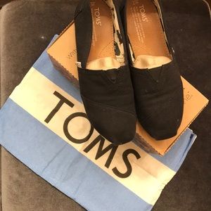 Toms
